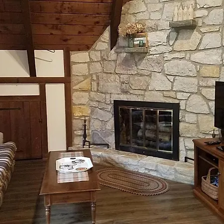 Apartment 3 Acre A-frame In Amish Farmland