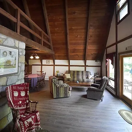 3 Acre A-frame In Amish Farmland Apartment Bucharest