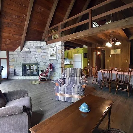 3 Acre A-frame In Amish Farmland Apartment *