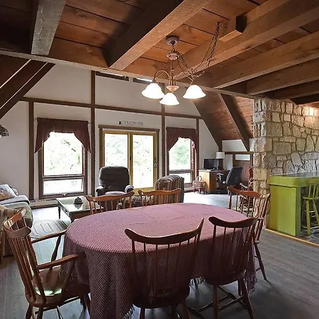 Apartamento 3 Acre A-frame In Amish Farmland Bucareste